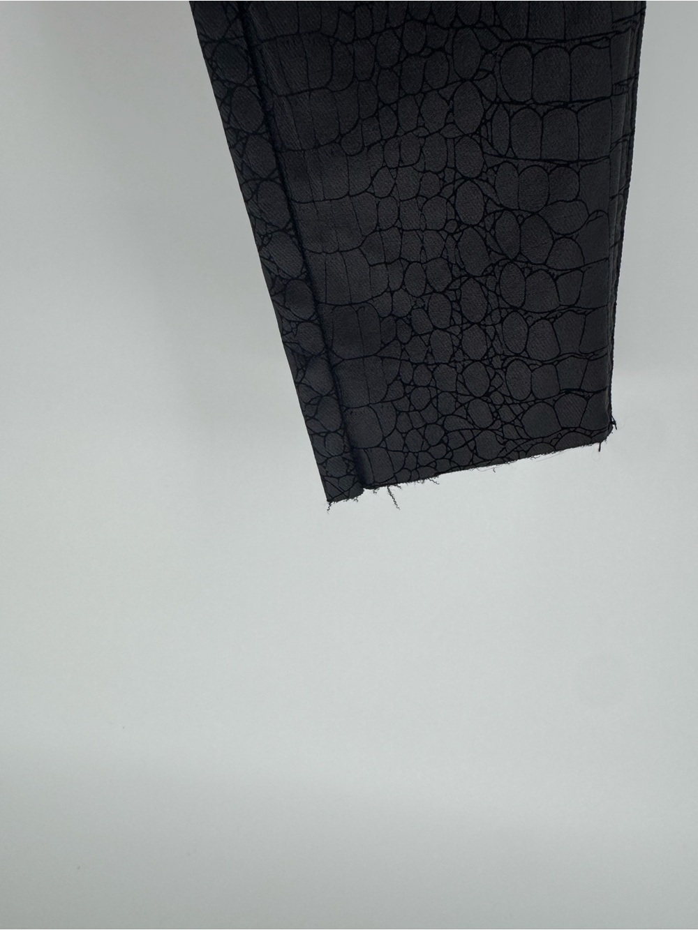 NWT KUT from the Kloth Connie Coated Croc Skinny Jeans - Size 4 rocker nightlife - Picture 6 of 9